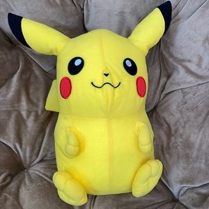 Pikachu Pokémon Plush 2014 10-11 Inches Tall